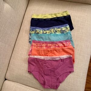 Calvin Klein Girls’ Bikini Underwear Cotton Stretch Tag-Free, 7-pack Size XL